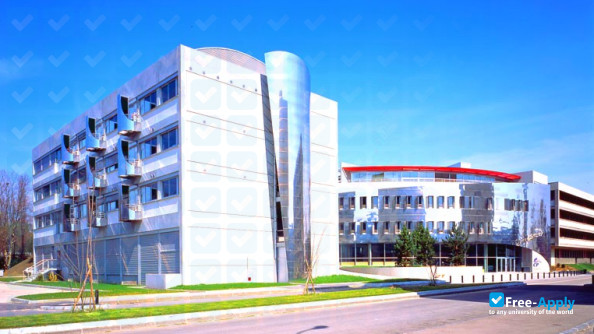 Photo de l’Higher School of Chemistry, Physics, Electronics of Lyon #10