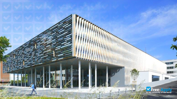 Photo de l’National School of Electronics, Computer Science, Telecommunications, Mathematics and Mechanics of B